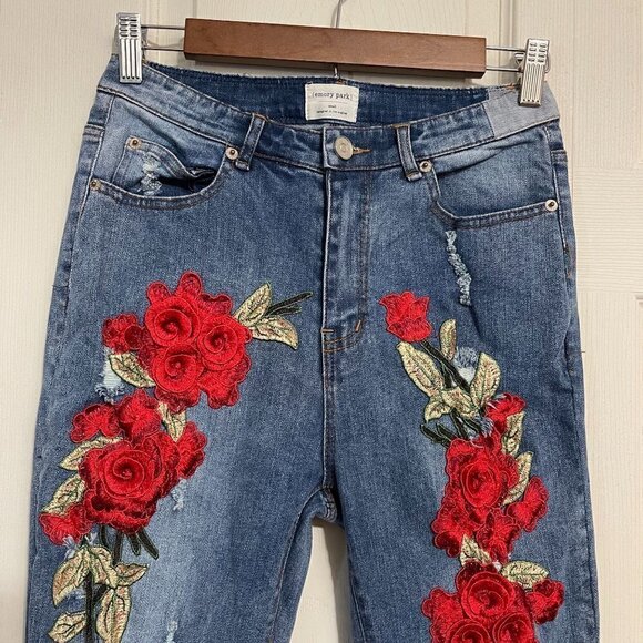 Emory Park Women's Floral Embroidered Distressed High Rise Straight Jeans Small - Picture 3 of 12